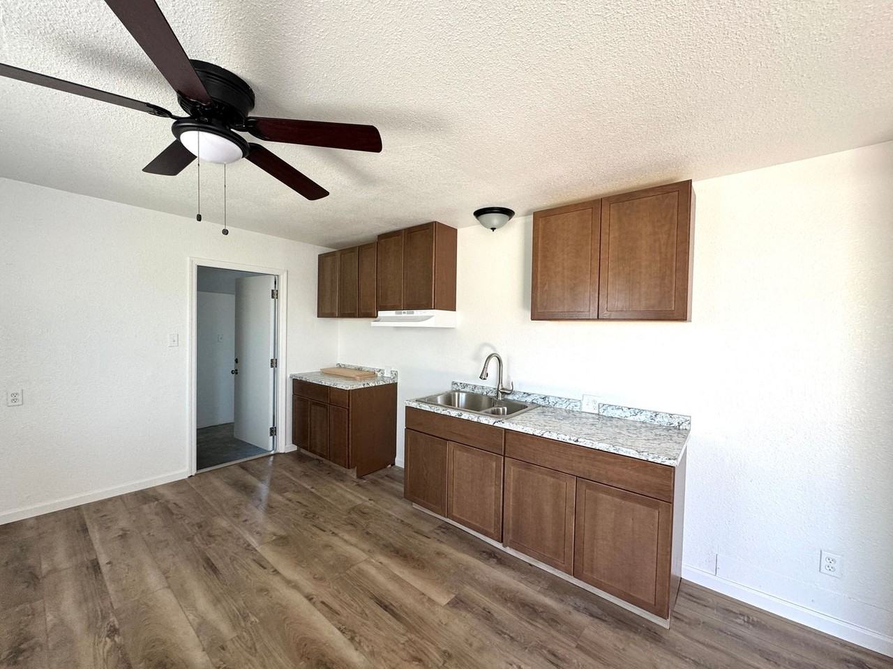 1129 Norton Ave - Photo 3 of 7