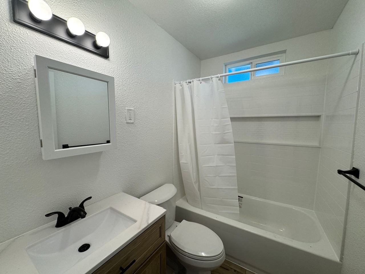 1129 Norton Ave - Photo 5 of 7