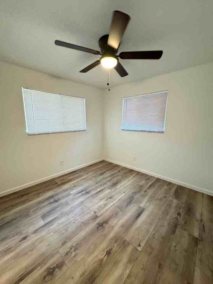 1129 Norton Ave - Photo 6 of 7