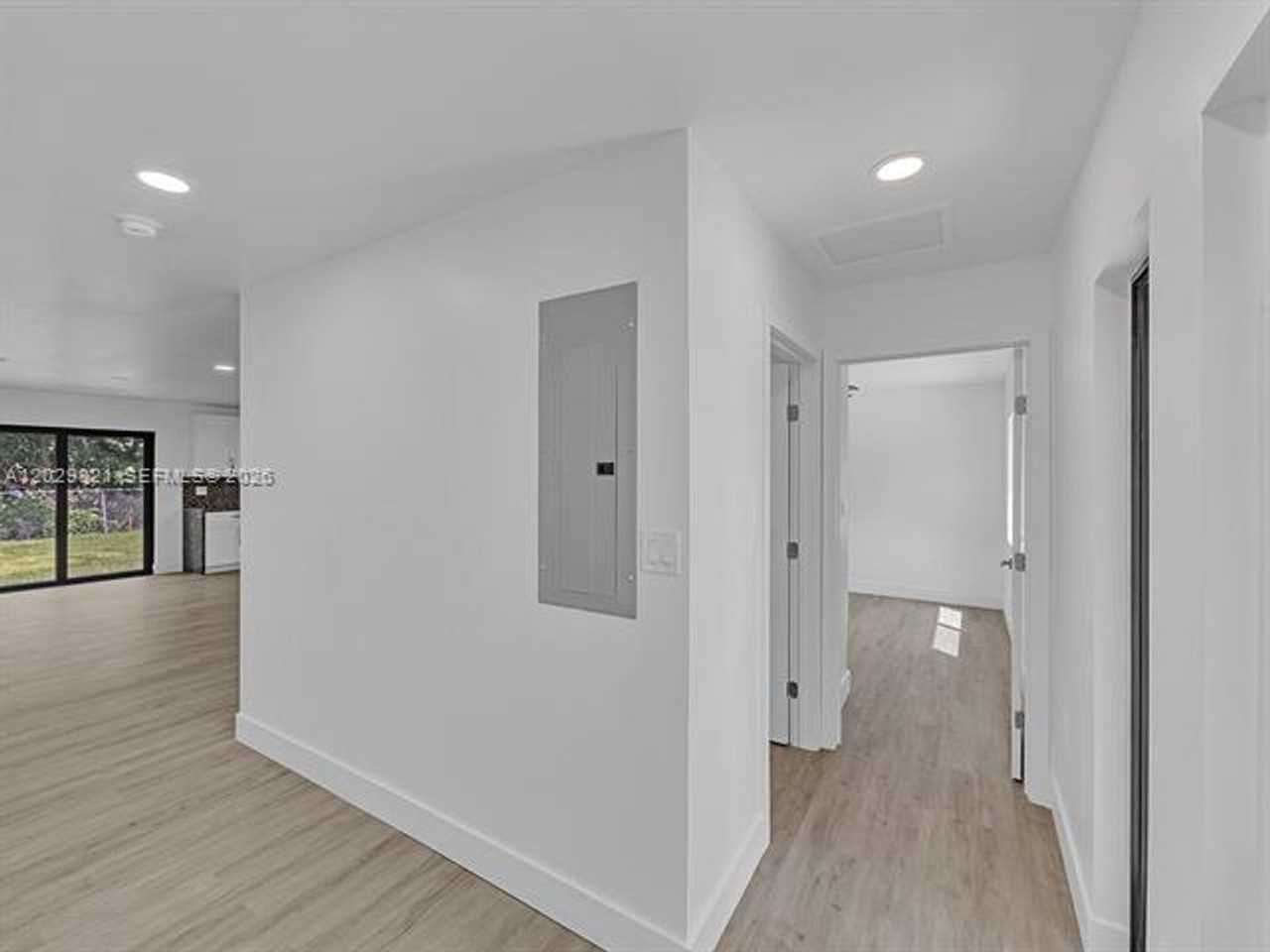 1804 Sw 99th Ter #A - Photo 6 of 10
