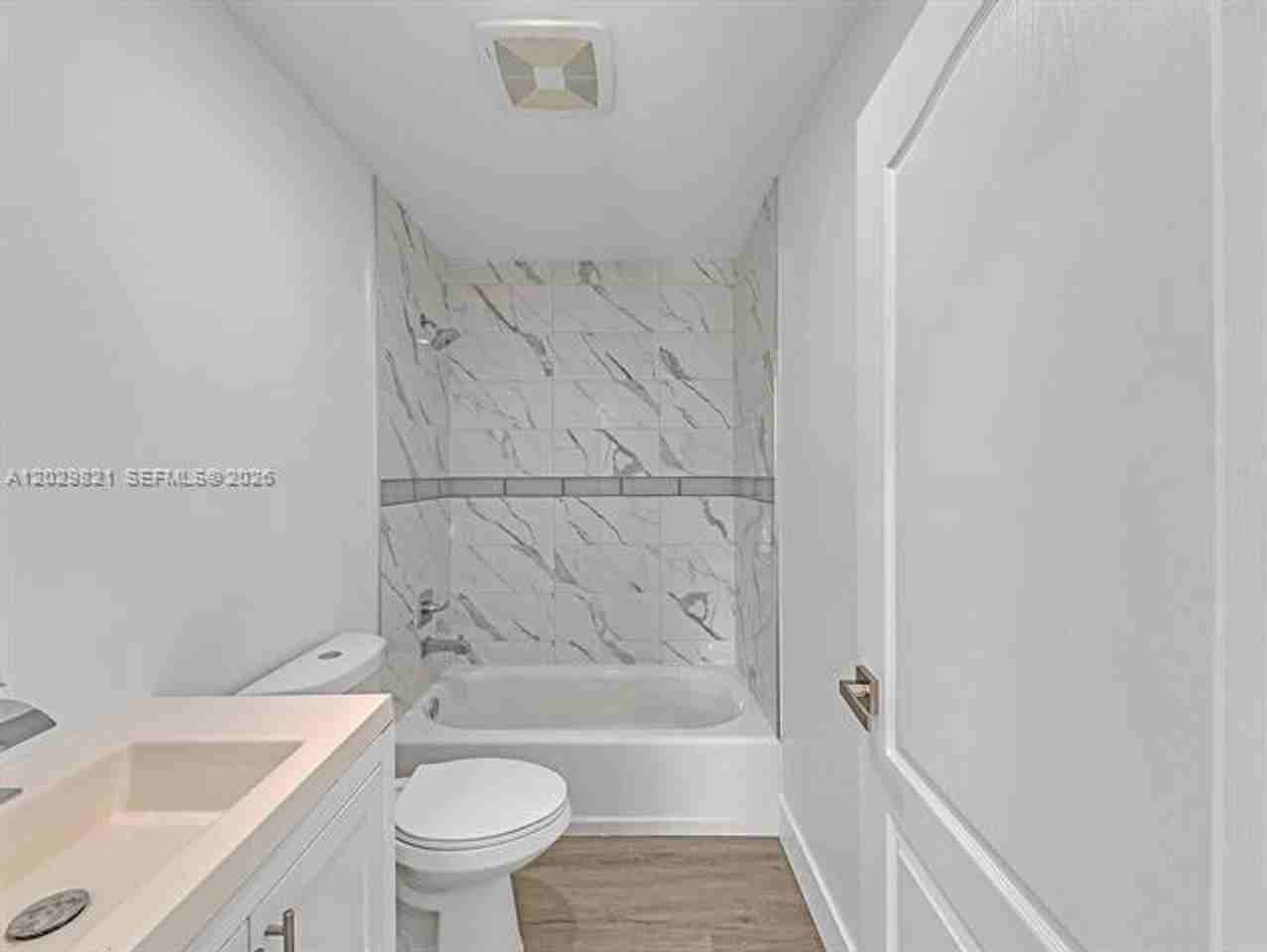 1804 Sw 99th Ter #A - Photo 7 of 10