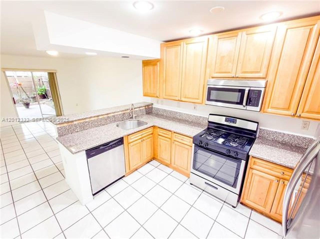 18211 Sw 138th Ct - Photo 3 of 15