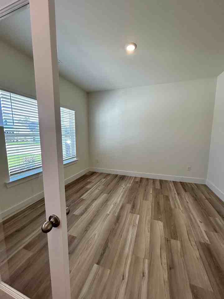 3753 Hawks Creek Dr - Photo 3 of 21