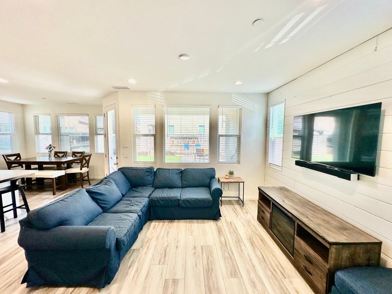 241 Aria Ave S - Photo 4 of 45
