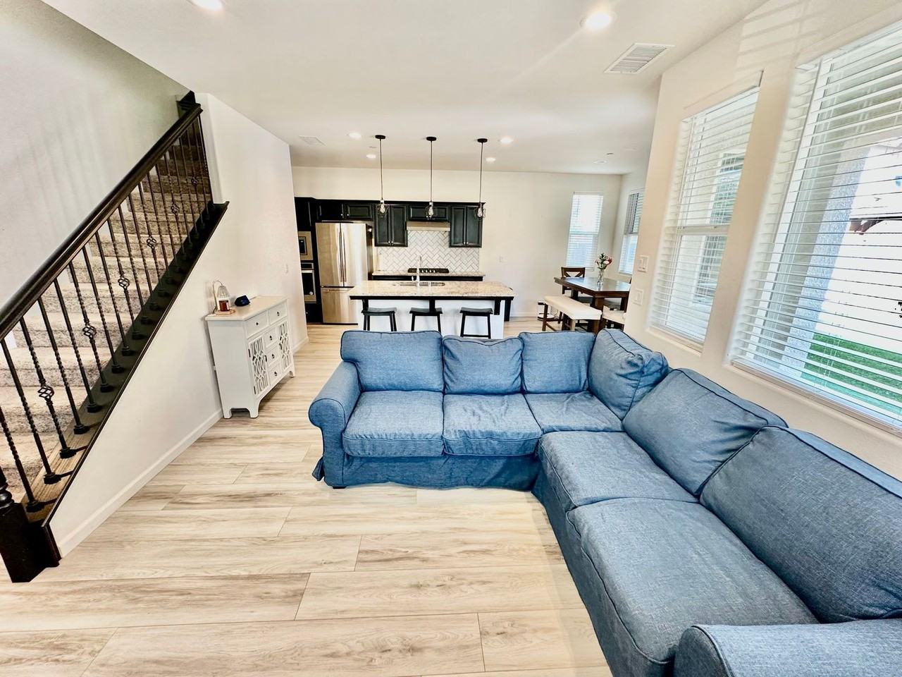 241 Aria Ave S - Photo 5 of 45