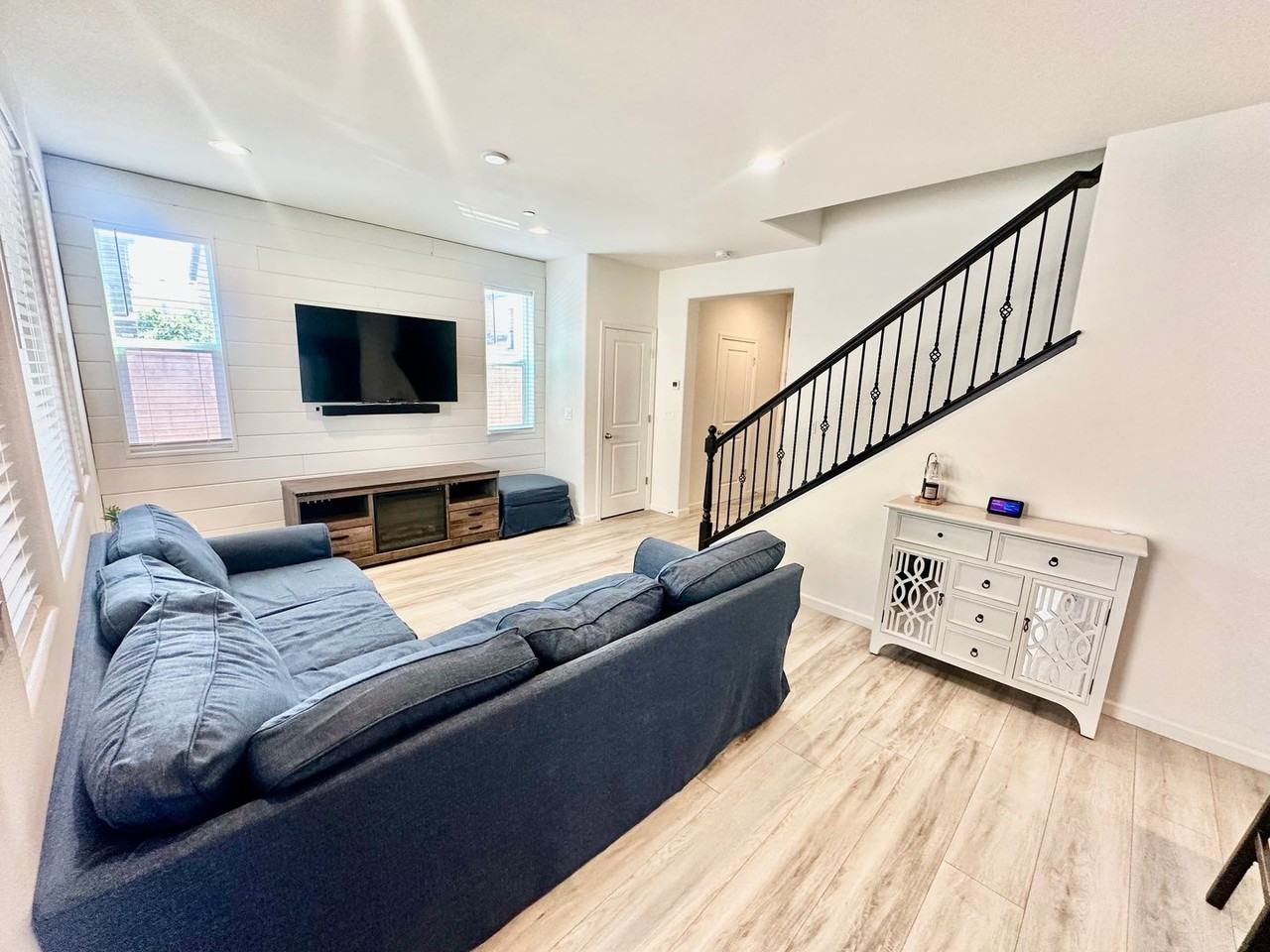 241 Aria Ave S - Photo 6 of 45