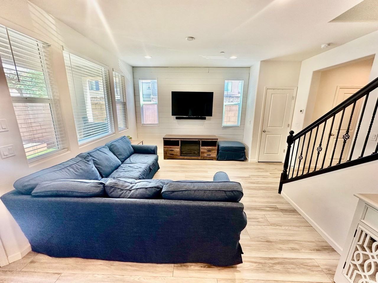 241 Aria Ave S - Photo 7 of 45