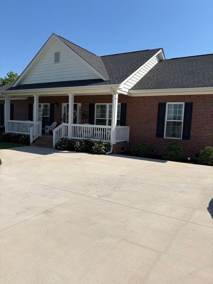 202 Roscoe Dr - Photo 2 of 38