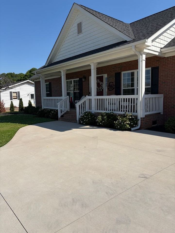 202 Roscoe Dr - Photo 3 of 38