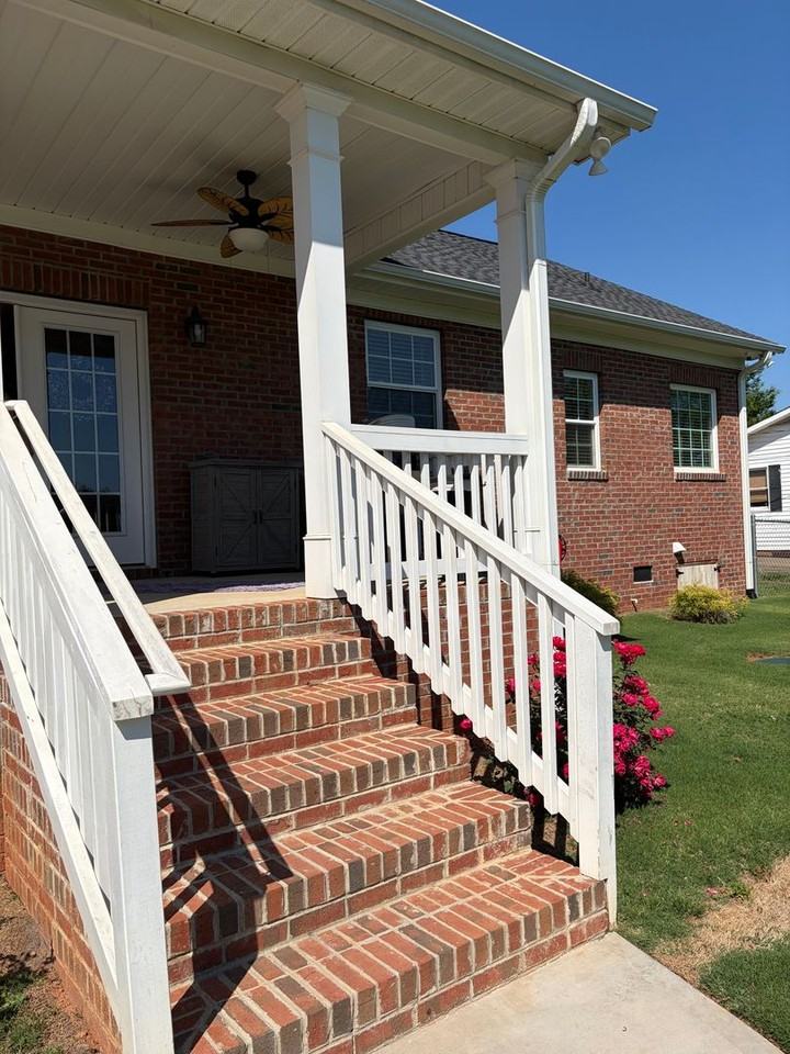 202 Roscoe Dr - Photo 4 of 38