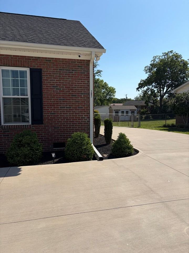 202 Roscoe Dr - Photo 5 of 38