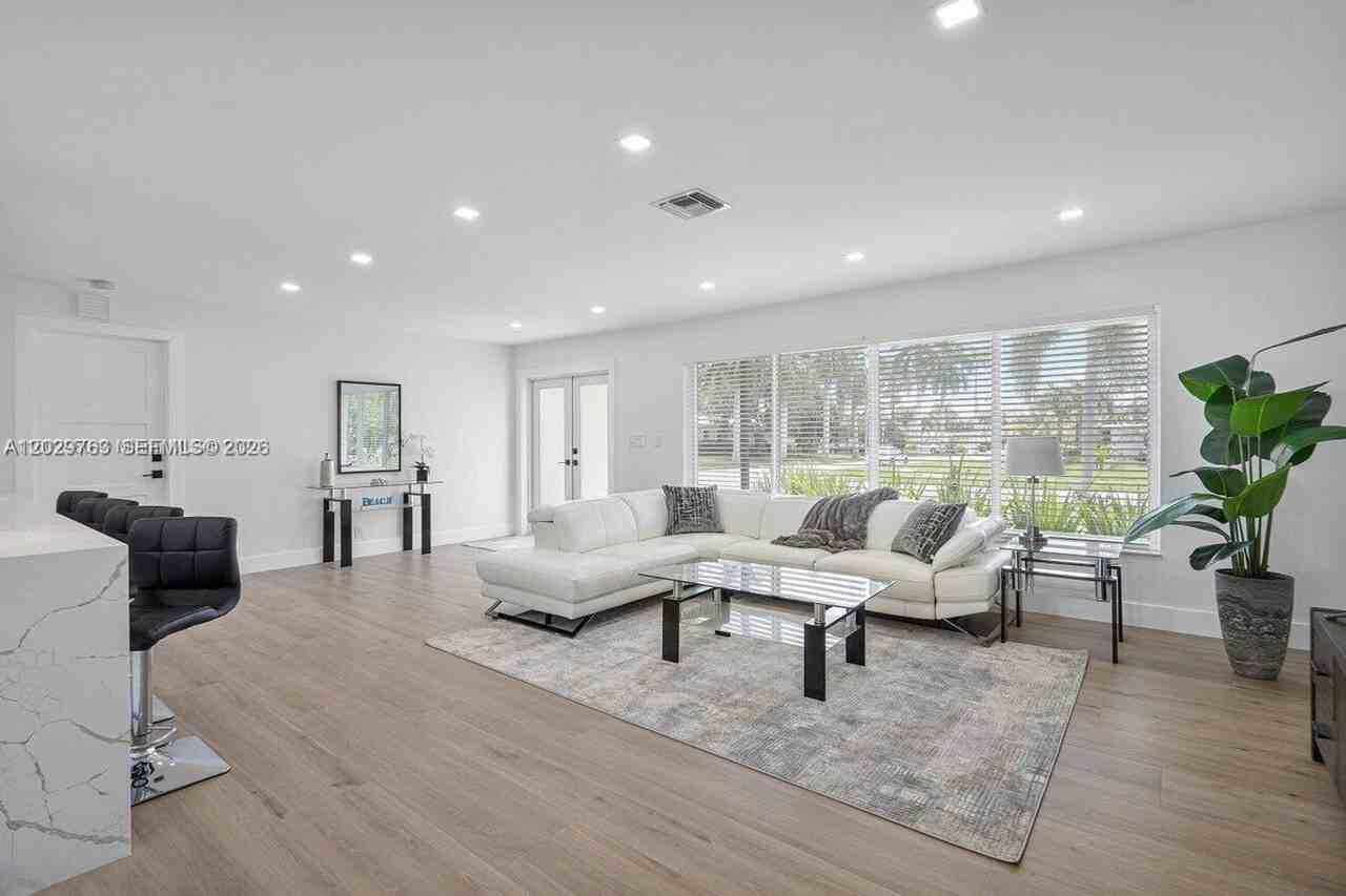 6991 Ne 7th Ave - Photo 3 of 22