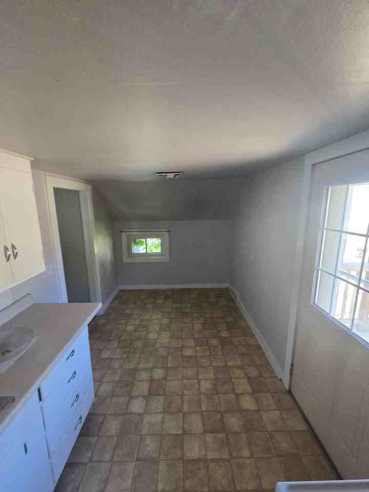 490 490 & 492 McHenry St - Photo 4 of 10