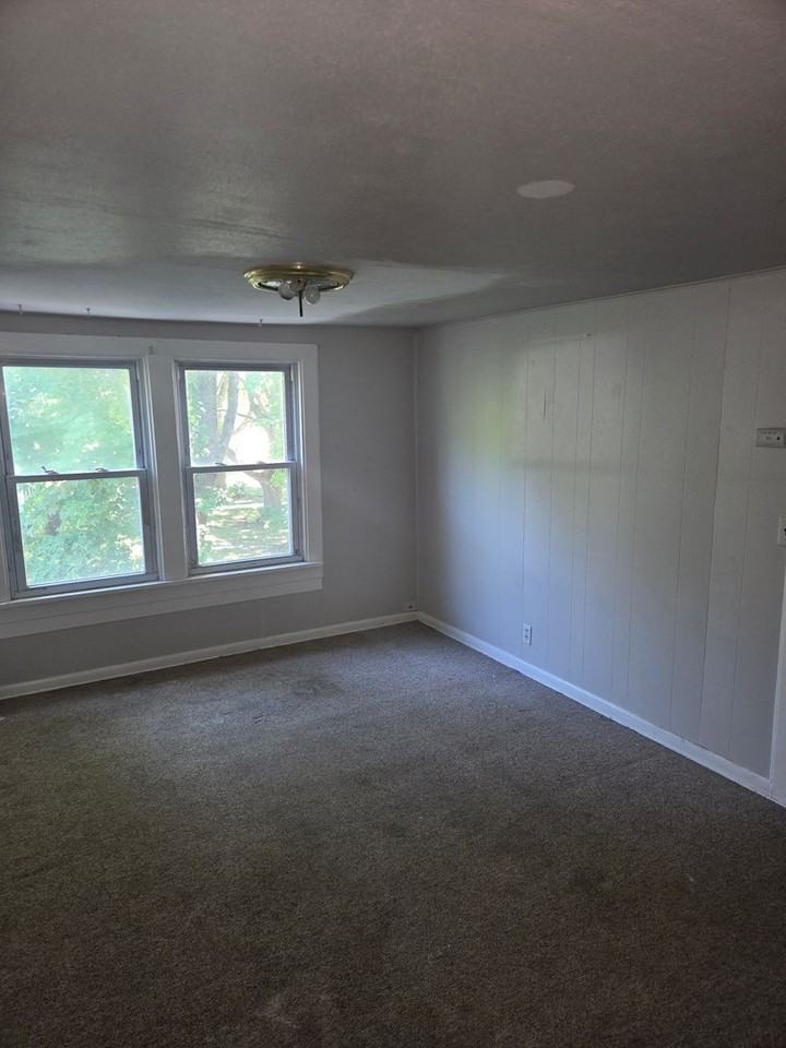 490 490 & 492 McHenry St - Photo 5 of 10
