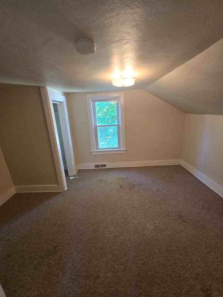 490 490 & 492 McHenry St - Photo 7 of 10