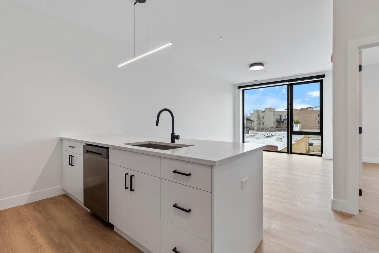 3140 Clybourn - Photo 3 of 44