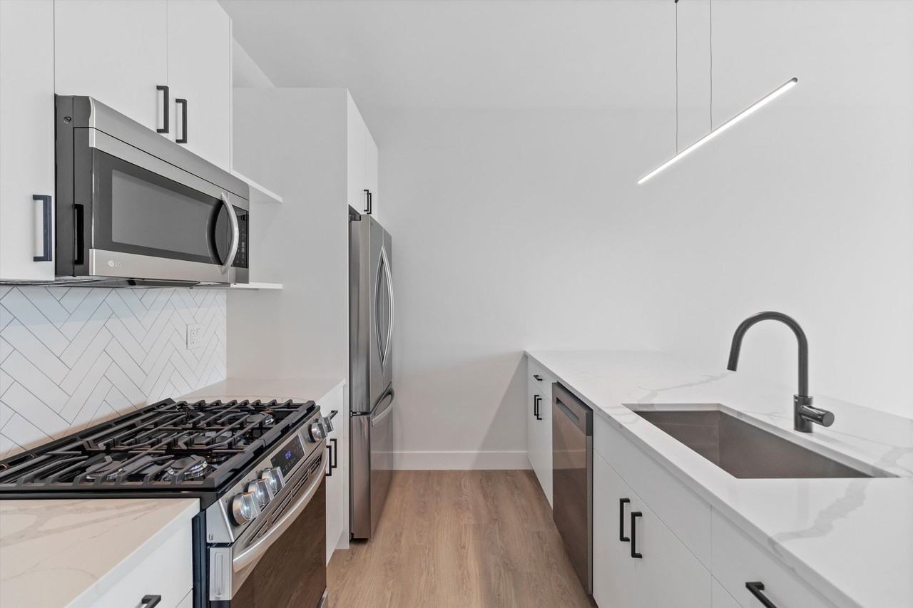 3140 Clybourn - Photo 4 of 44