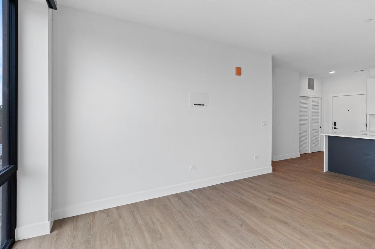 3140 Clybourn - Photo 7 of 44