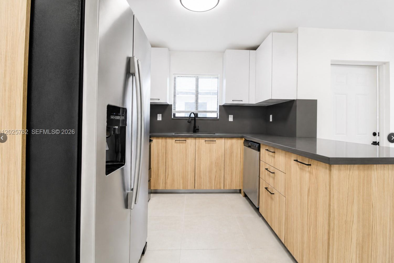 1834 Northwest 63rd Street #1834 - Photo 4 of 11