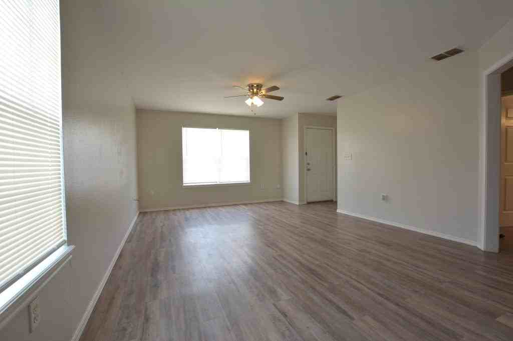 1118 82nd St - Photo 6 of 17
