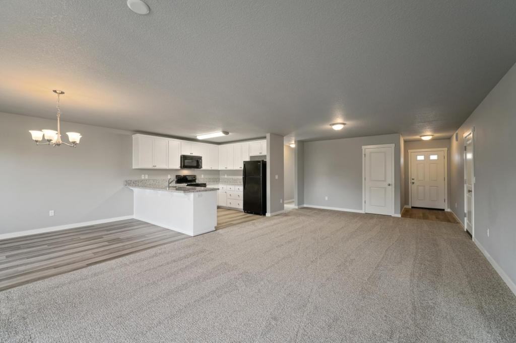 4252 Ash Grove Dr Ne - Photo 3 of 16