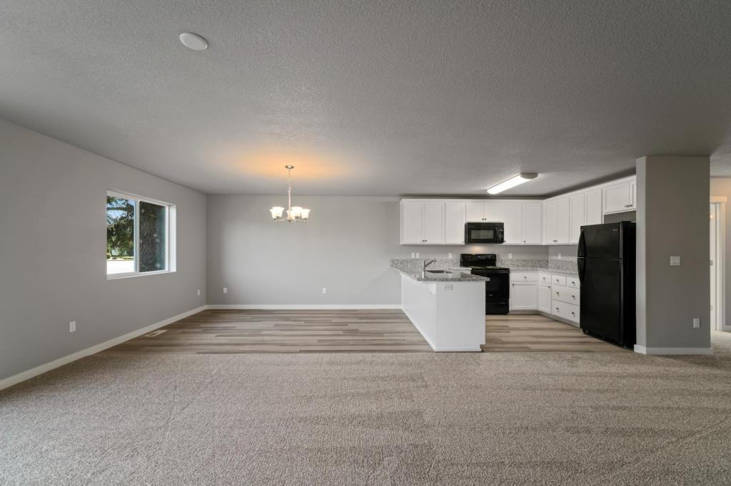 4252 Ash Grove Dr Ne - Photo 4 of 16