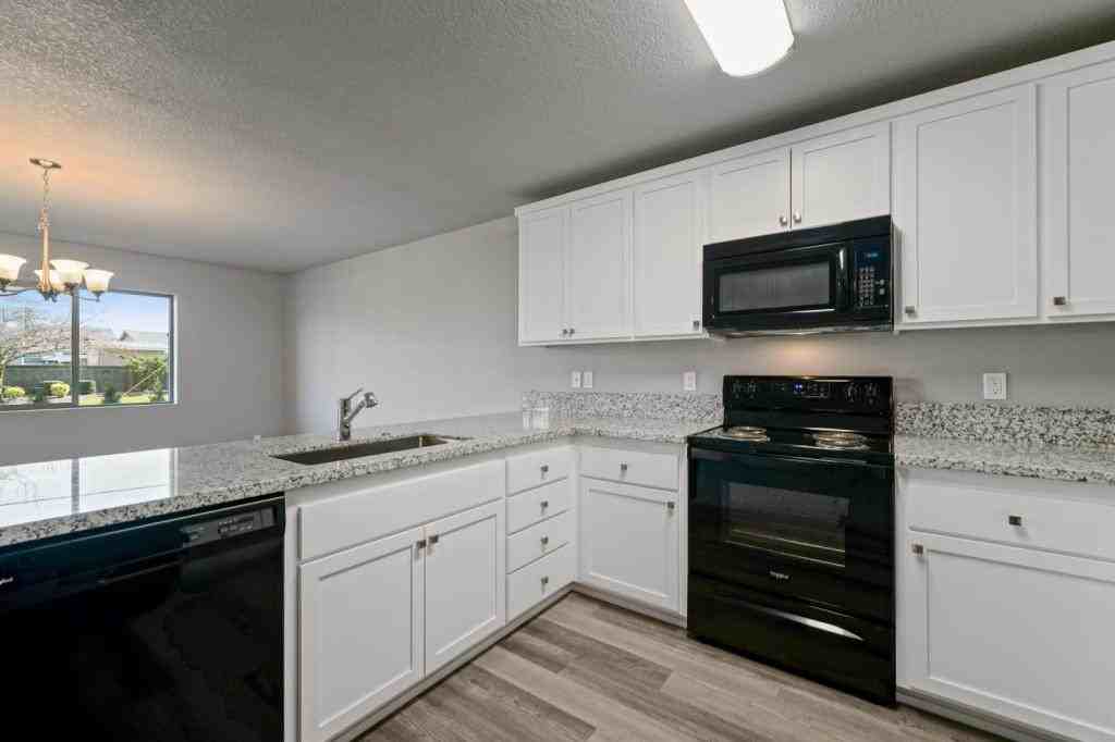4252 Ash Grove Dr Ne - Photo 5 of 16