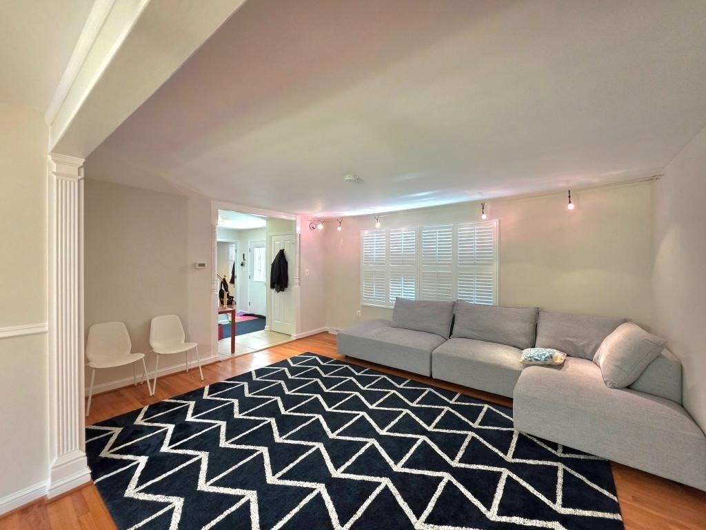 10930 Howland Dr - Photo 3 of 40