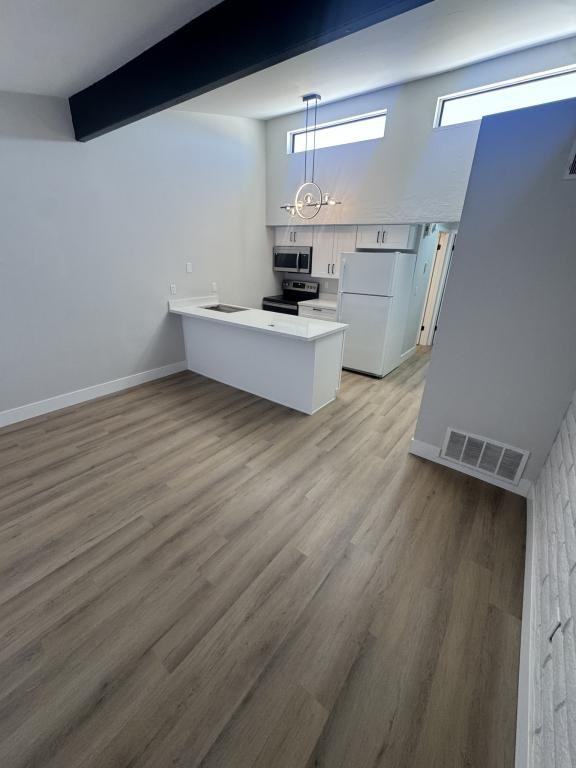 571 Campbell St - Photo 4 of 7