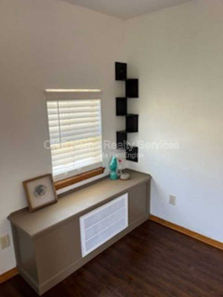 1304 Nw 10th St #B - Photo 4 of 5
