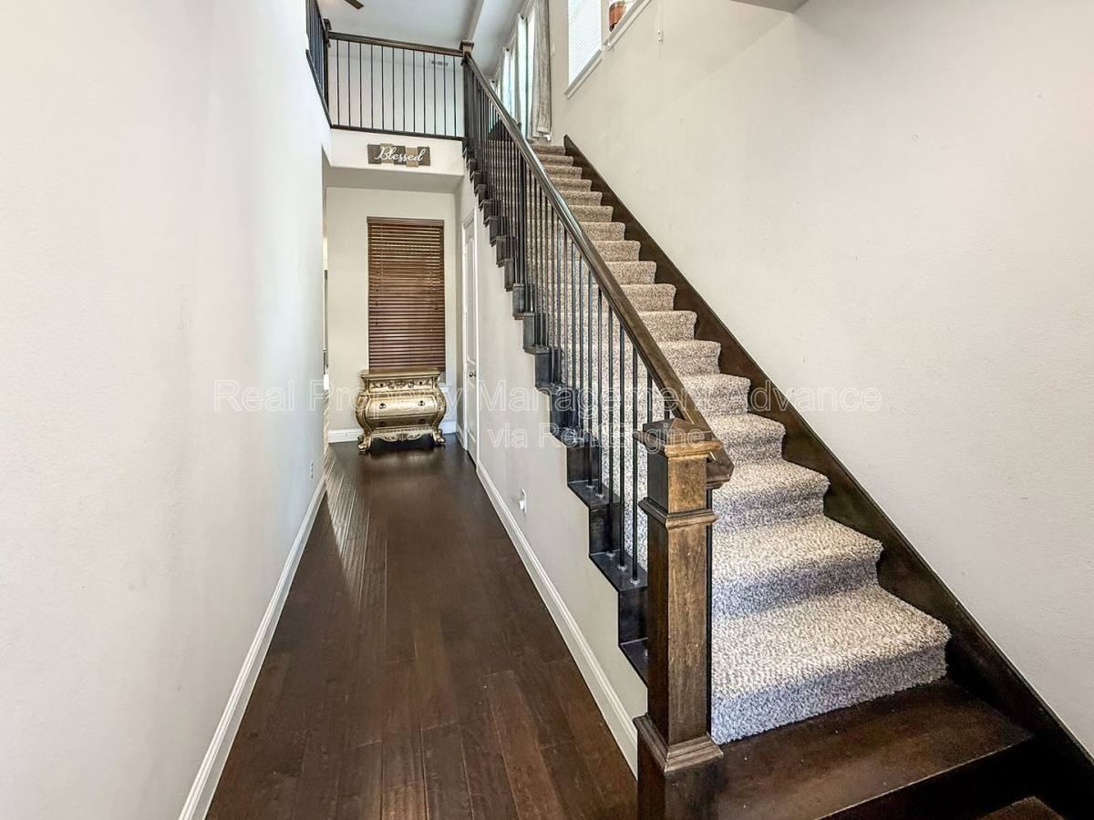 9209 Guadalupe St - Photo 2 of 5