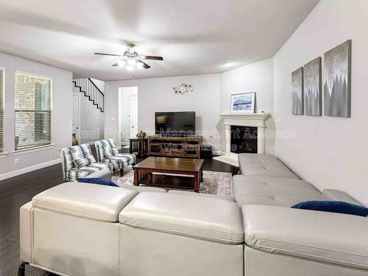 9209 Guadalupe St - Photo 4 of 5