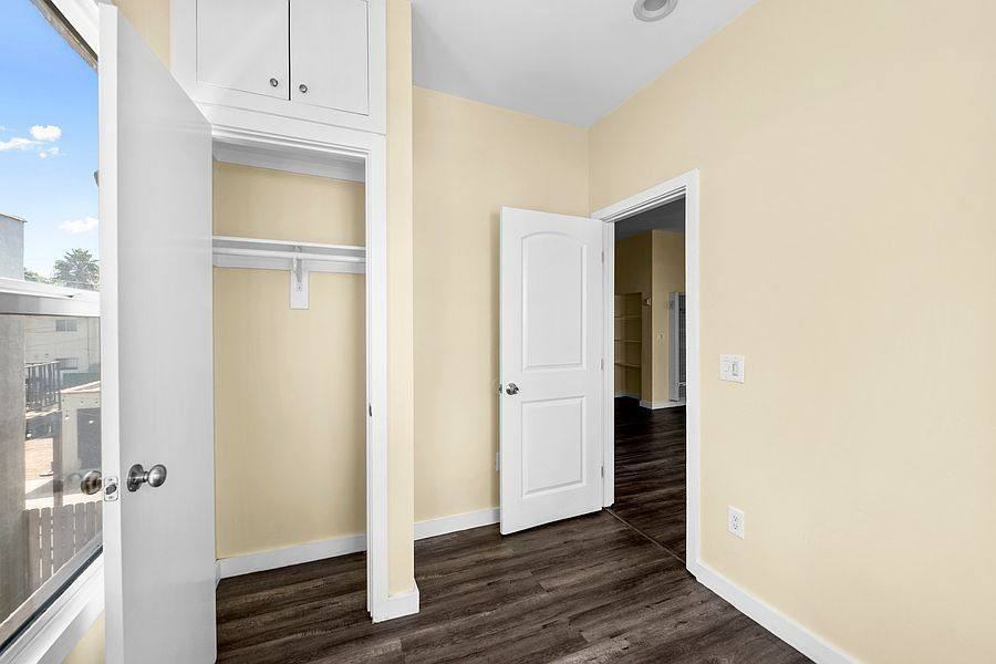 1050 W 57th St #25 - Photo 6 of 6