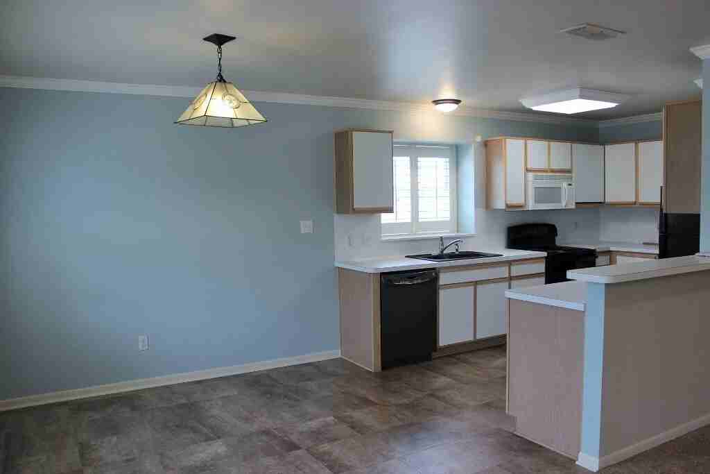 347 Stone Hill Dr #4 - Photo 5 of 13