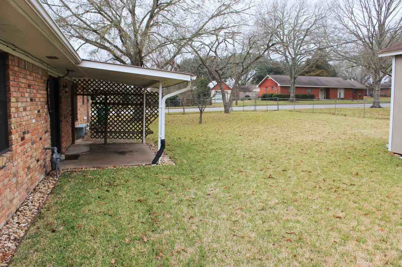 1006 Robinhood Rd #1 - Photo 3 of 22