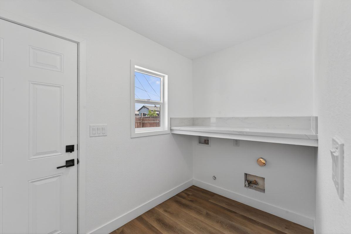 1095 E Phillips Blvd - Photo 3 of 18