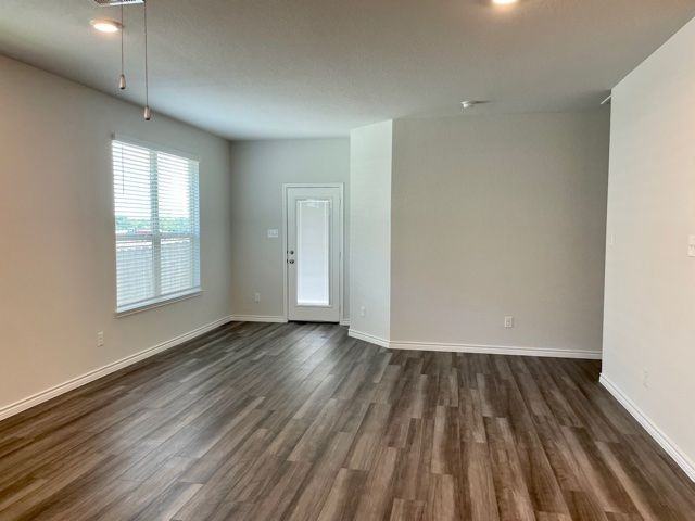 1312 Mcqueeny Dr - Photo 2 of 18