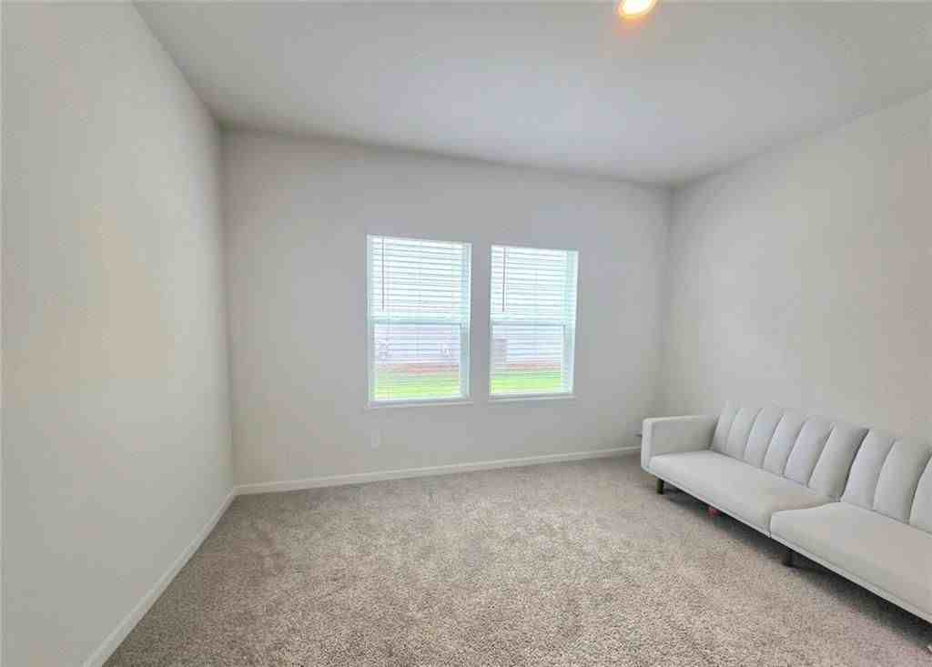 327 Valley Oak Dr - Photo 3 of 46
