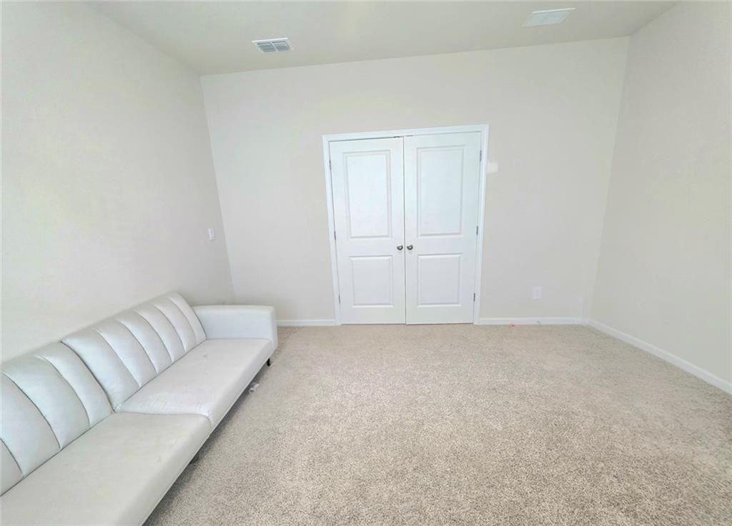327 Valley Oak Dr - Photo 4 of 46