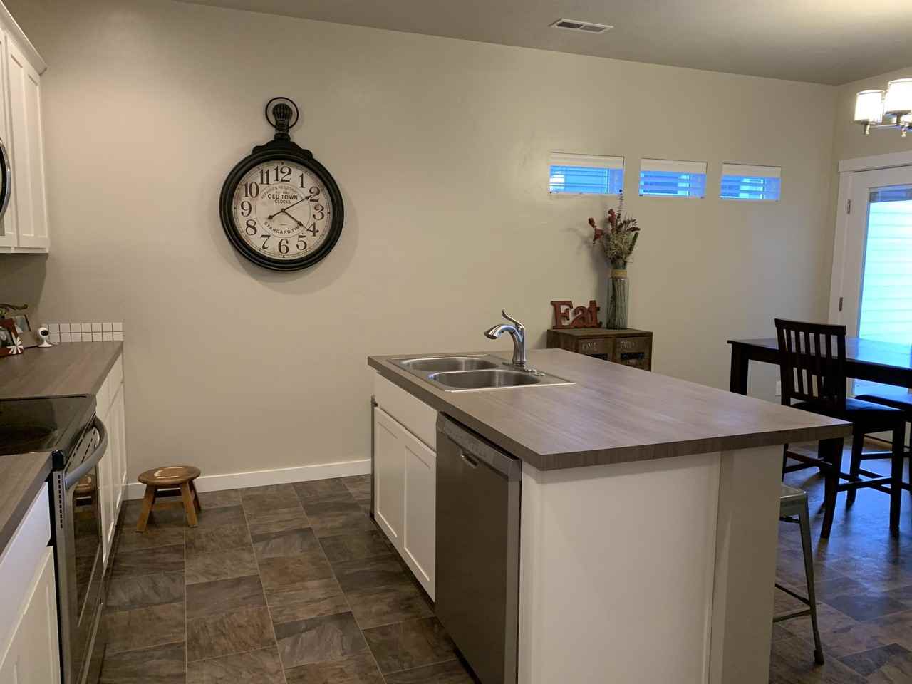 769 E Springloyd St - Photo 6 of 13