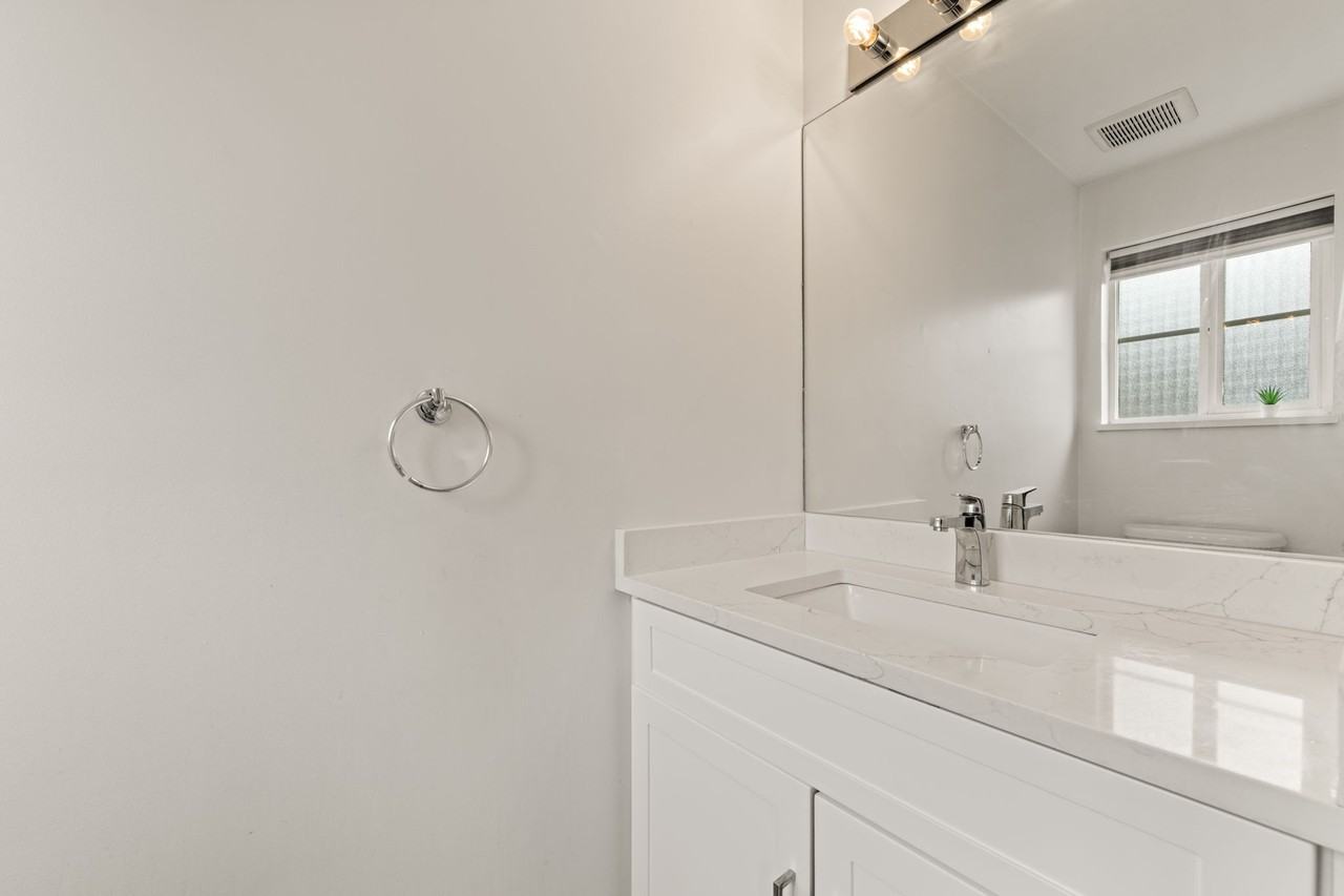 220 10th Street - Photo 6 of 25