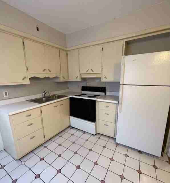 548 Fulton St E #3 - Photo 2 of 10