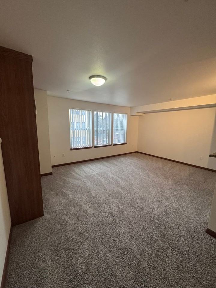 21428 International Boulevard - Photo 7 of 33