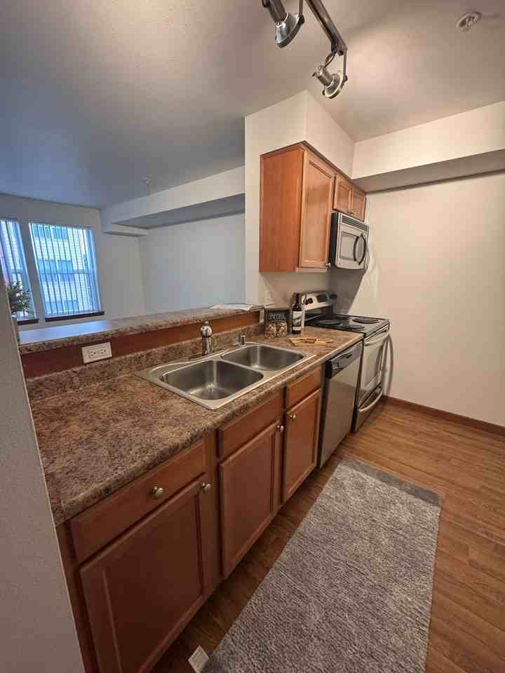 21428 International Boulevard - Photo 4 of 49
