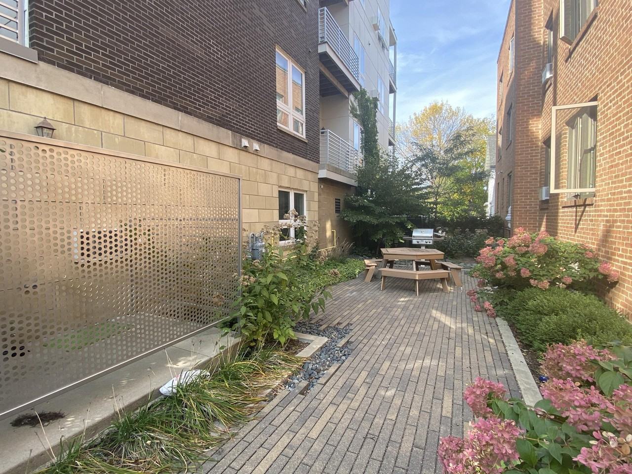 603 1st St Sw #301 - Photo 2 of 11