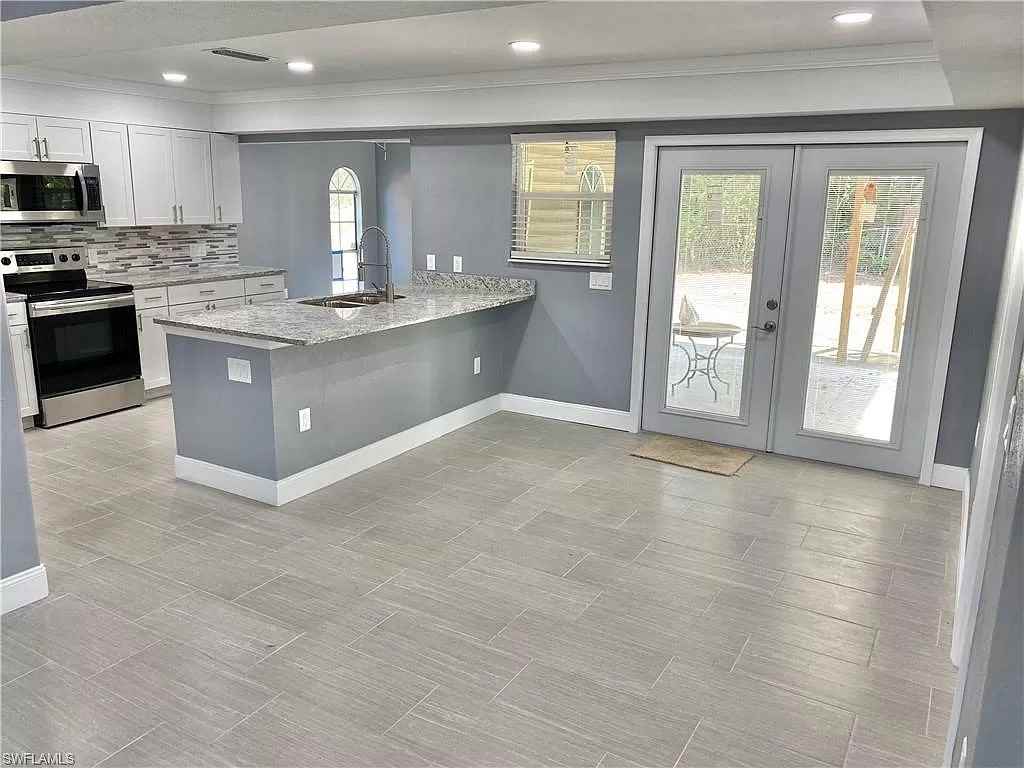 8096 Harrisburg Dr - Photo 4 of 16