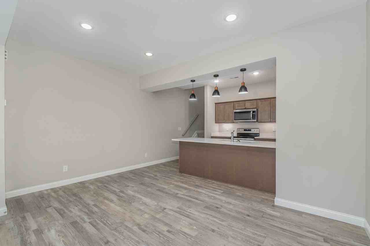 2017 Terrace Ct #2017 - Photo 5 of 18