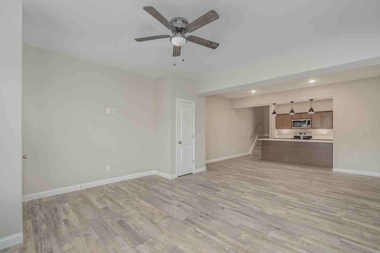 2017 Terrace Ct #2017 - Photo 3 of 18