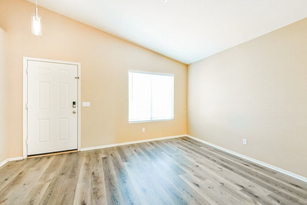 803 S Chatsworth - Photo 7 of 16