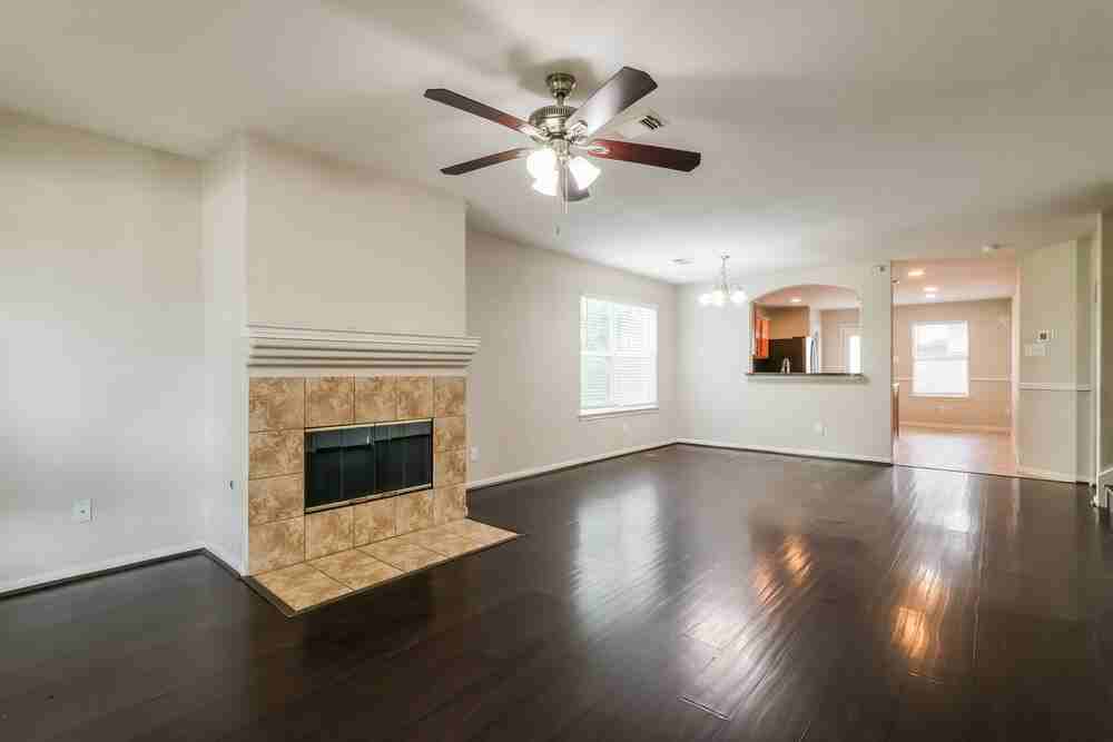 23503 Maple View Dr - Photo 4 of 17